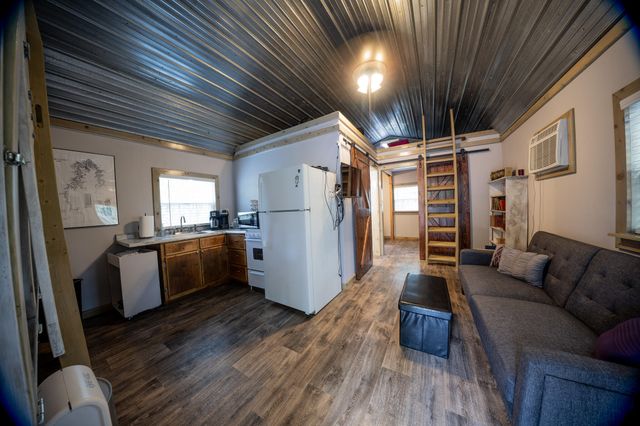 24856 County Road 247l, Pittsburg, MO 65724