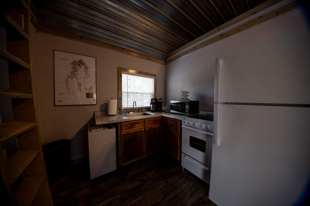 24856 County Road 247l, Pittsburg, MO 65724