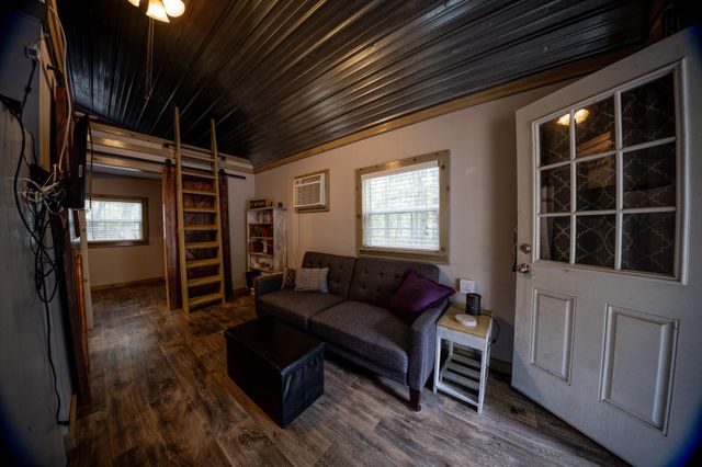 24856 County Road 247l, Pittsburg, MO 65724