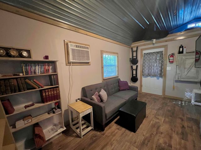 24856 County Road 247l, Pittsburg, MO 65724