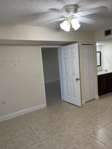 3516 Whitehall Drive 303, West Palm Beach, FL 33401