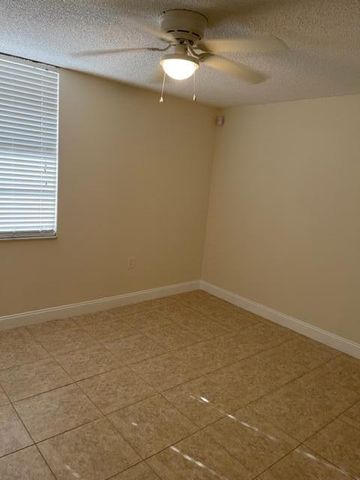 3516 Whitehall Drive 303, West Palm Beach, FL 33401