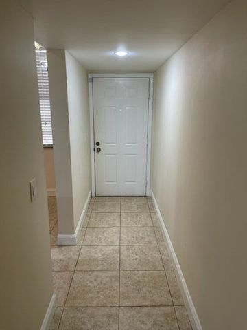 3516 Whitehall Drive 303, West Palm Beach, FL 33401