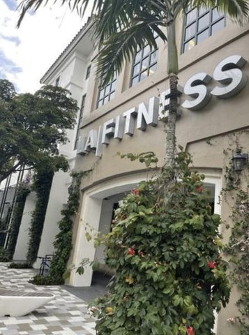 3516 Whitehall Drive 303, West Palm Beach, FL 33401