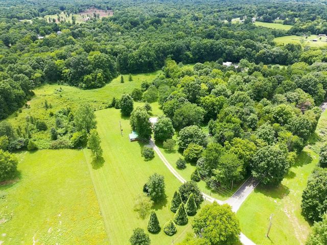 2299 Old Farmington Rd, Lewisburg, TN 37091