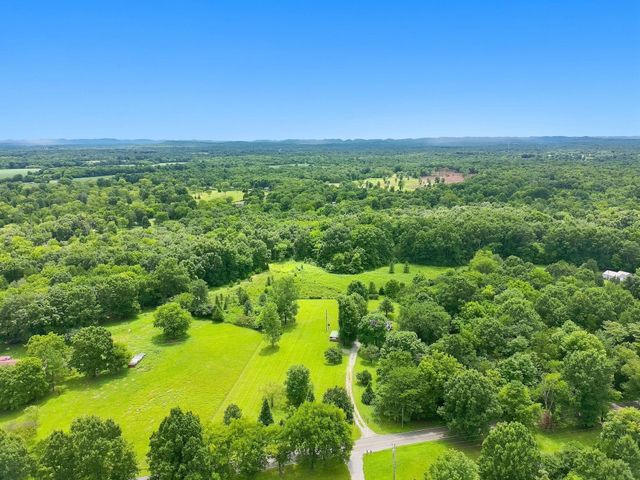 2299 Old Farmington Rd, Lewisburg, TN 37091