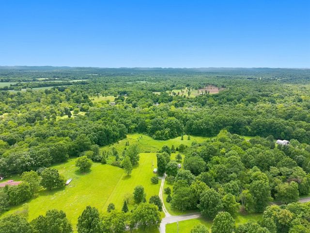 2299 Old Farmington Rd, Lewisburg, TN 37091