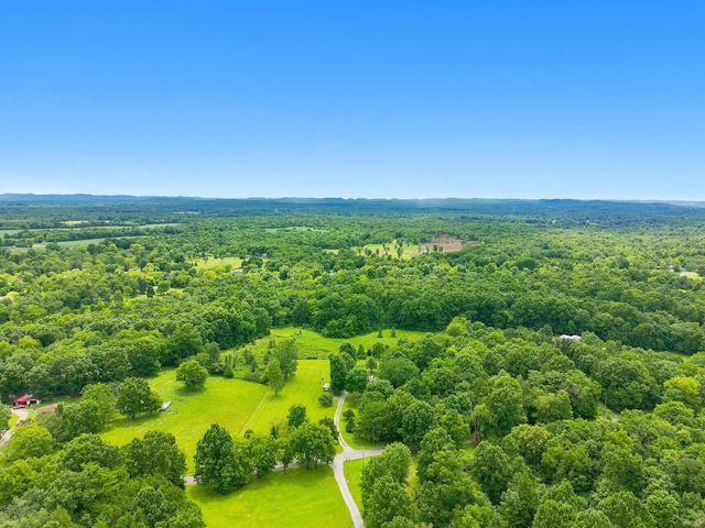2299 Old Farmington Rd, Lewisburg, TN 37091