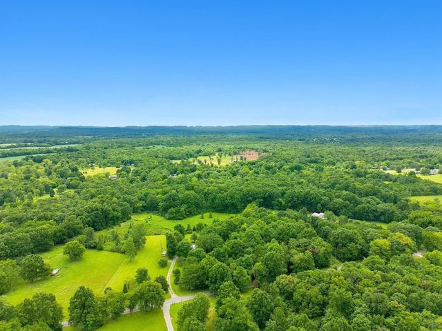 2299 Old Farmington Rd, Lewisburg, TN 37091