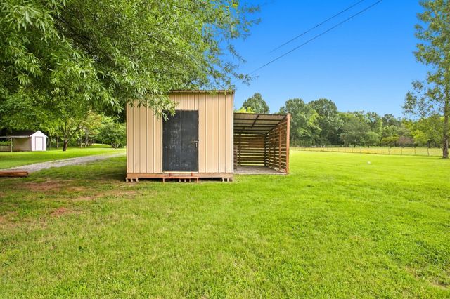 2299 Old Farmington Rd, Lewisburg, TN 37091