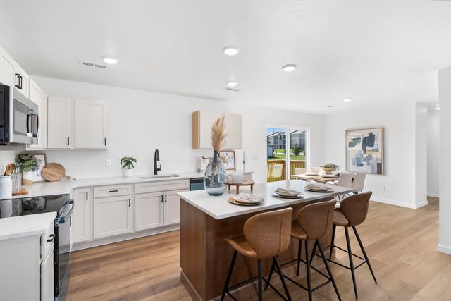 848 S Somerset Drive, Springfield, MO 65802