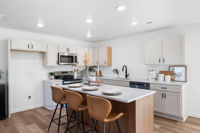 848 S Somerset Drive, Springfield, MO 65802