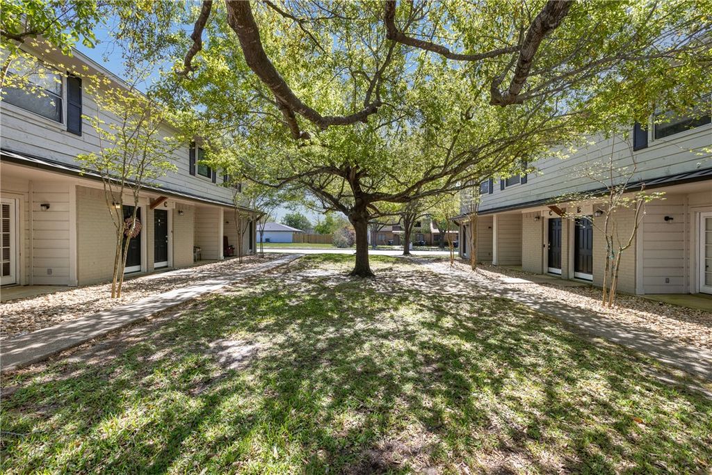 1407 Airline Drive B, College Station, TX 77845