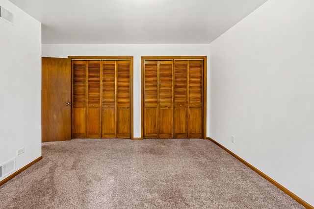 916 Pleasant Street, Woodstock, IL 60098