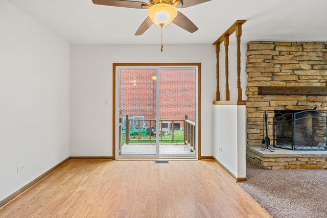 916 Pleasant Street, Woodstock, IL 60098