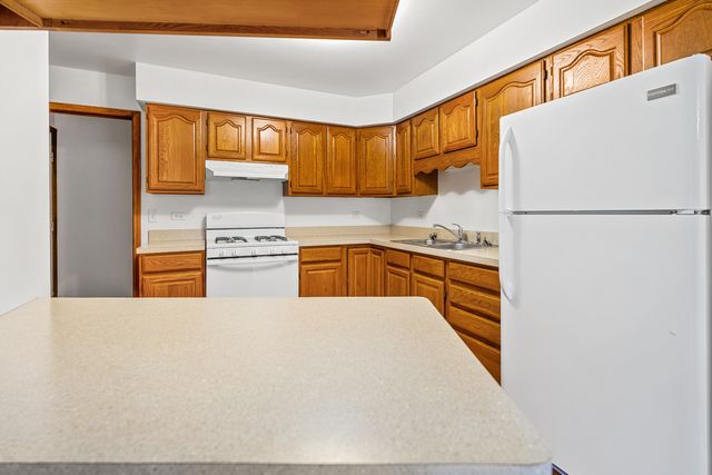 916 Pleasant Street, Woodstock, IL 60098