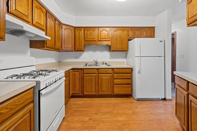 916 Pleasant Street, Woodstock, IL 60098