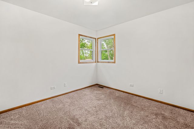 916 Pleasant Street, Woodstock, IL 60098