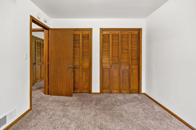 916 Pleasant Street, Woodstock, IL 60098