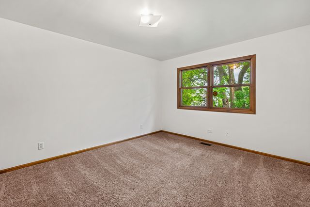 916 Pleasant Street, Woodstock, IL 60098