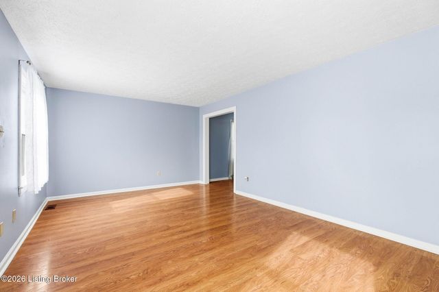 5573 Bruce Ave, Louisville, KY 40214