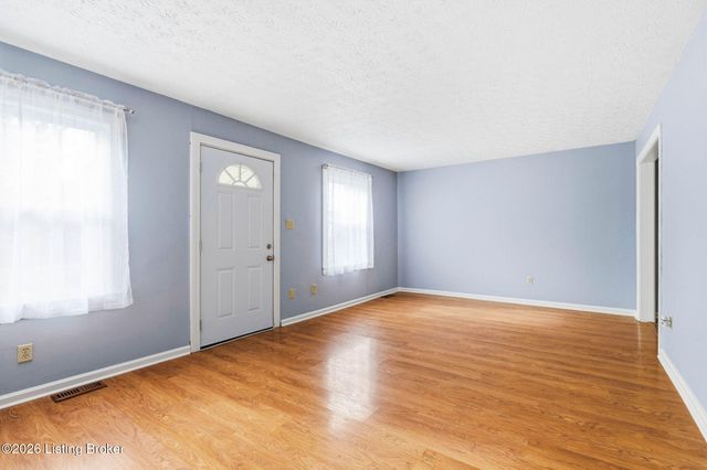 5573 Bruce Ave, Louisville, KY 40214