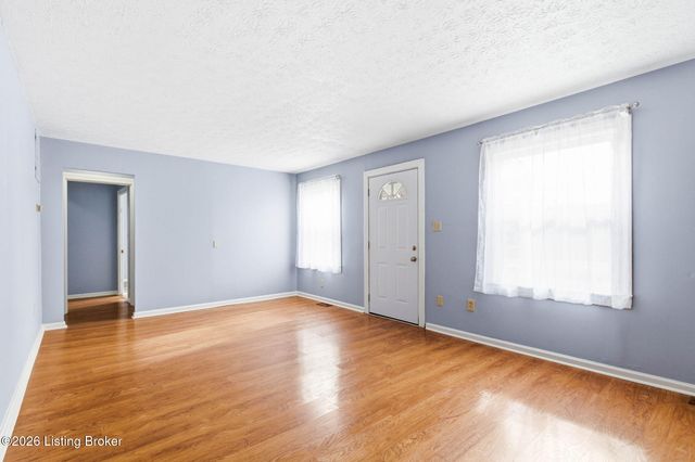 5573 Bruce Ave, Louisville, KY 40214