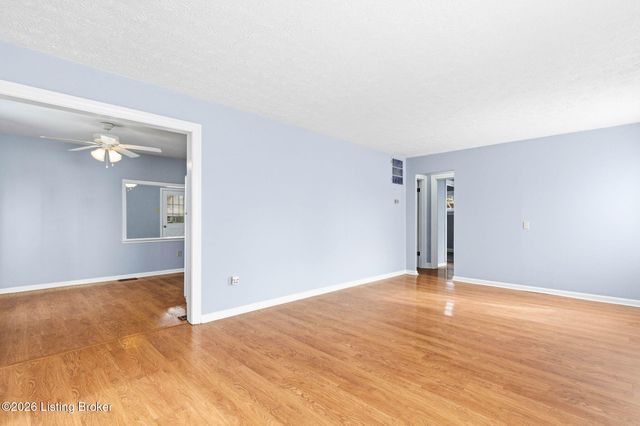 5573 Bruce Ave, Louisville, KY 40214