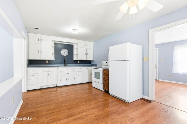 5573 Bruce Ave, Louisville, KY 40214