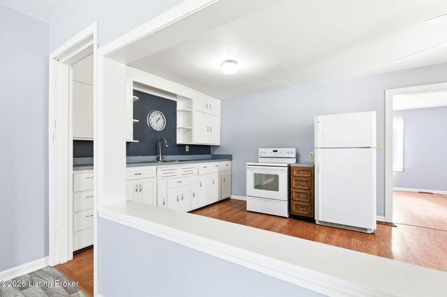 5573 Bruce Ave, Louisville, KY 40214