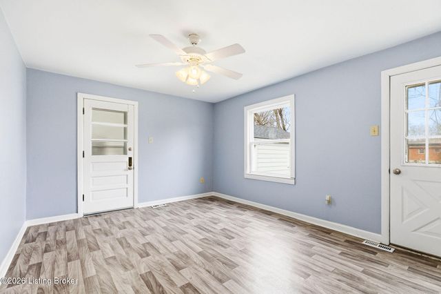 5573 Bruce Ave, Louisville, KY 40214