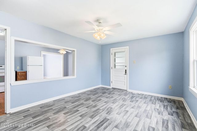 5573 Bruce Ave, Louisville, KY 40214