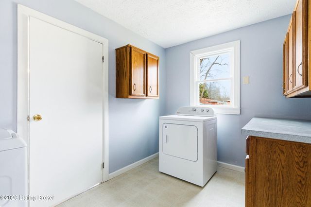 5573 Bruce Ave, Louisville, KY 40214