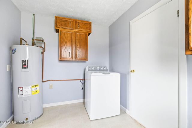 5573 Bruce Ave, Louisville, KY 40214