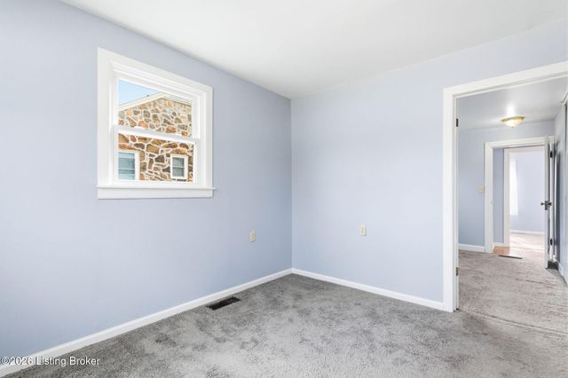 5573 Bruce Ave, Louisville, KY 40214