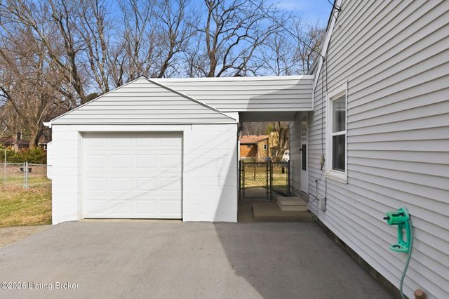 5573 Bruce Ave, Louisville, KY 40214