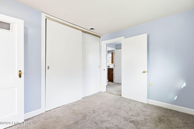 5573 Bruce Ave, Louisville, KY 40214