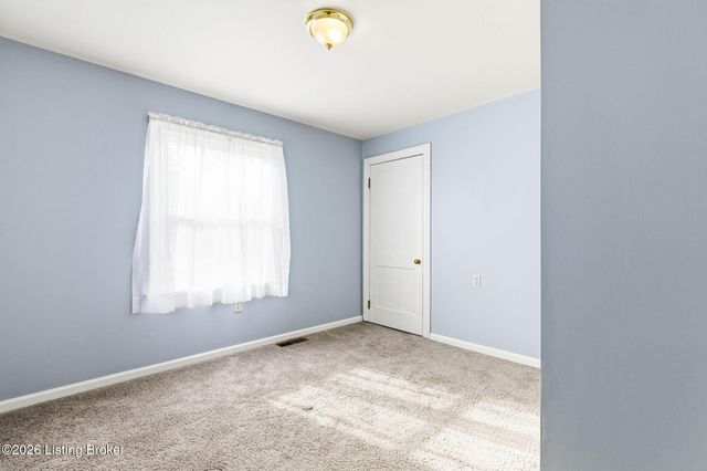 5573 Bruce Ave, Louisville, KY 40214