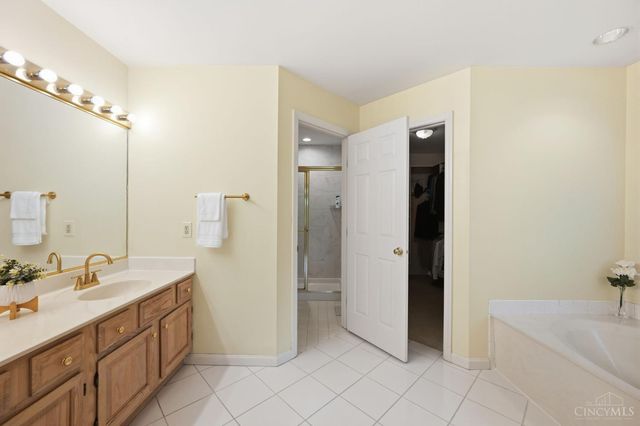 6865 Fox Hill Lane, Madeira, OH 45236