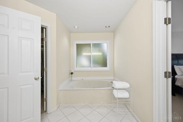 6865 Fox Hill Lane, Madeira, OH 45236