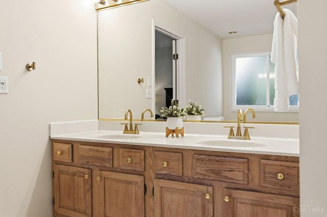 6865 Fox Hill Lane, Madeira, OH 45236