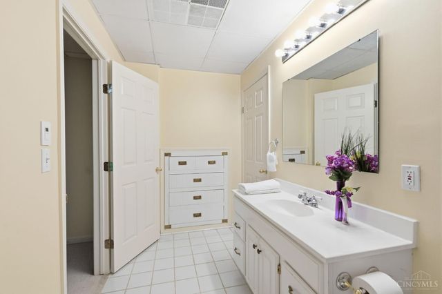 6865 Fox Hill Lane, Madeira, OH 45236