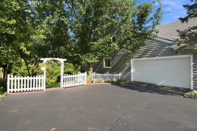 6865 Fox Hill Lane, Madeira, OH 45236