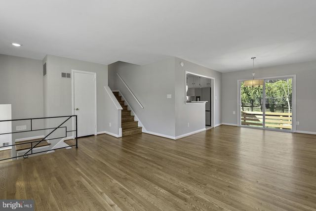 8908 CHARLES AUGUSTINE DR, Alexandria, VA 22308