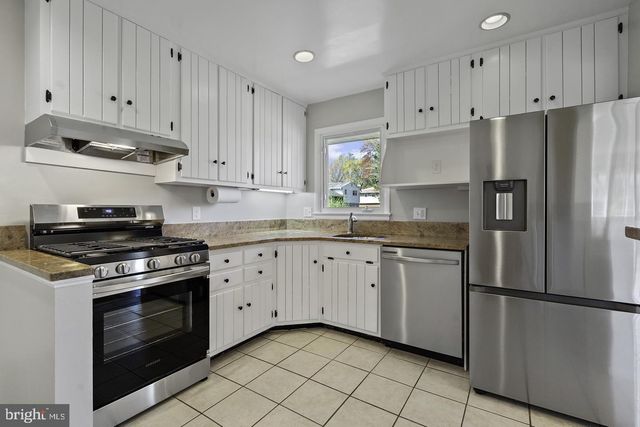 8908 CHARLES AUGUSTINE DR, Alexandria, VA 22308