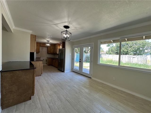 5822 Woodhaven Dr, Corpus Christi, TX 78412