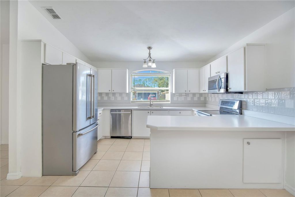 Image 5 of property listing at 1467 BAY GROVE DRIVE, Port Orange, FL 32129