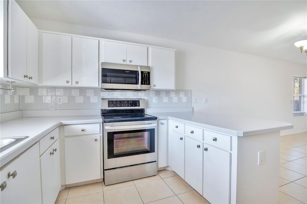 Image 6 of property listing at 1467 BAY GROVE DRIVE, Port Orange, FL 32129