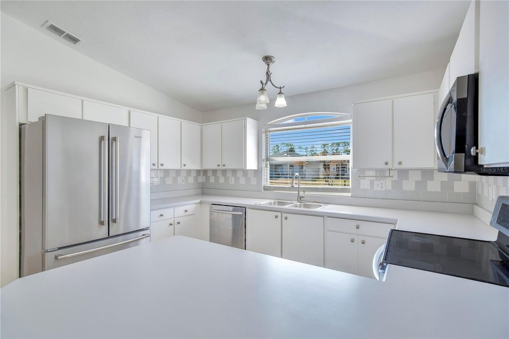 Image 7 of property listing at 1467 BAY GROVE DRIVE, Port Orange, FL 32129