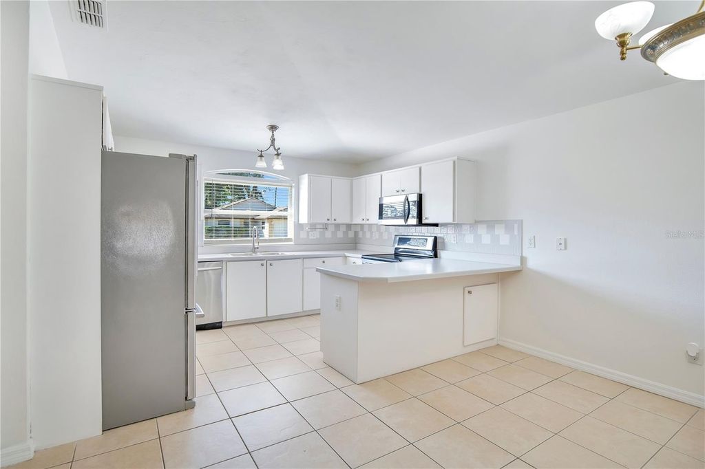 Image 8 of property listing at 1467 BAY GROVE DRIVE, Port Orange, FL 32129